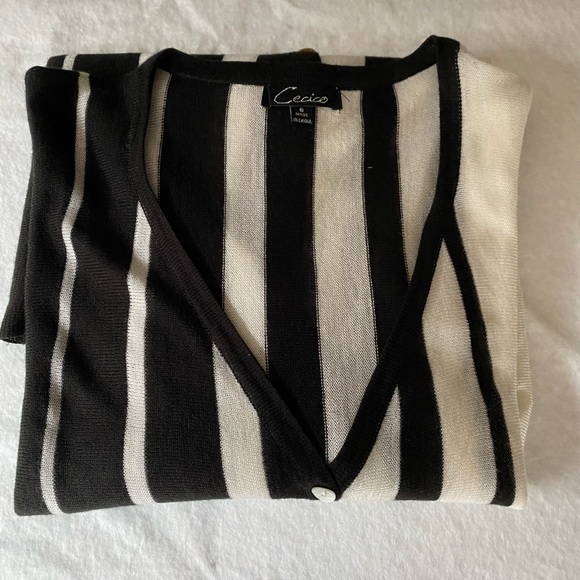CECICO Short Sleeve Oversized Sz S cardigan . - Picture 15 of 16